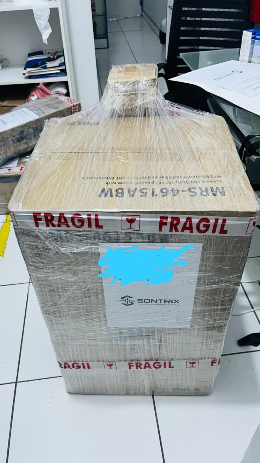 Pedido embalado y listo para despacho con etiqueta de Sontrix Perú