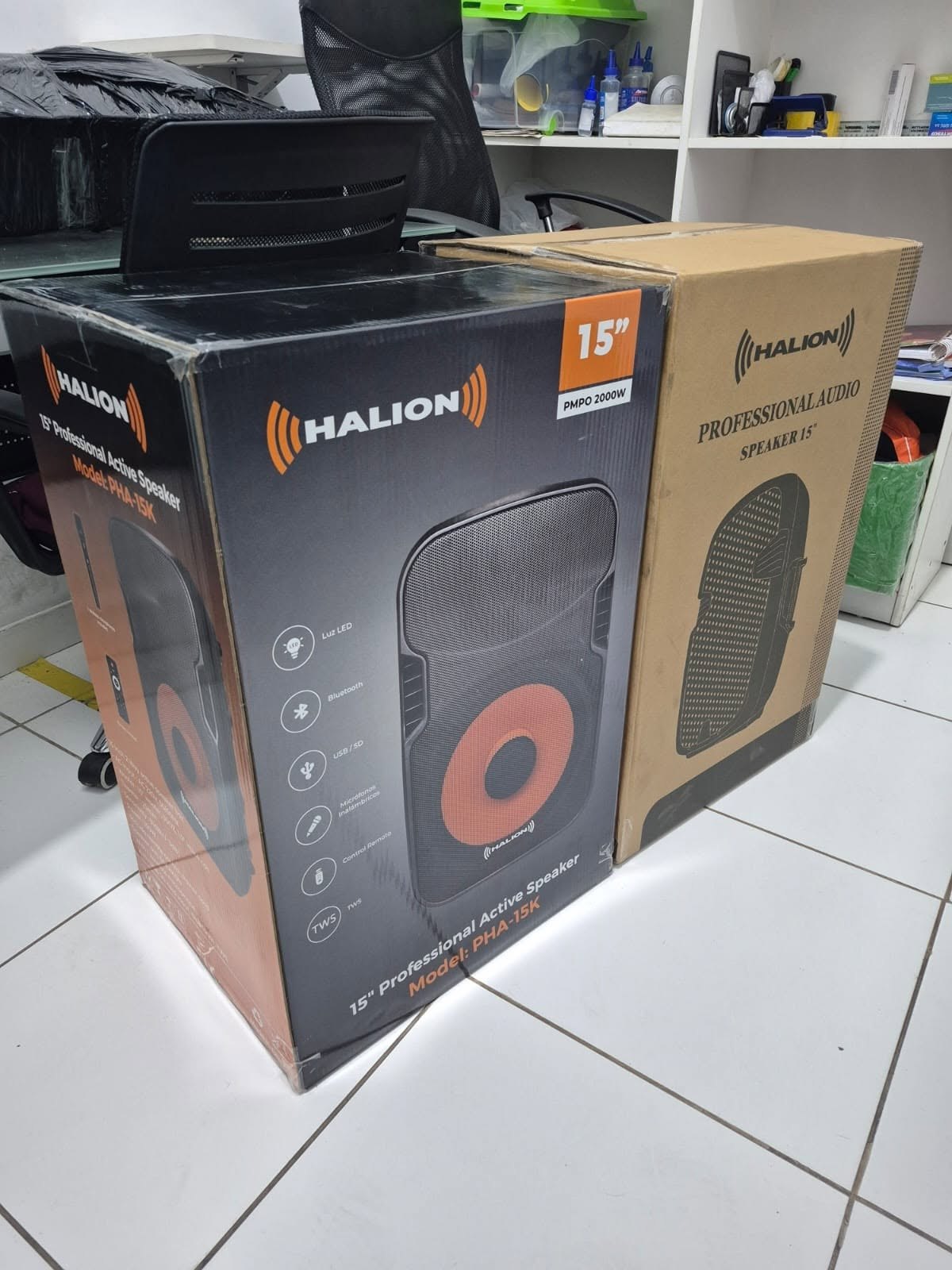 Parlante activo Halion de 15 pulgadas en caja